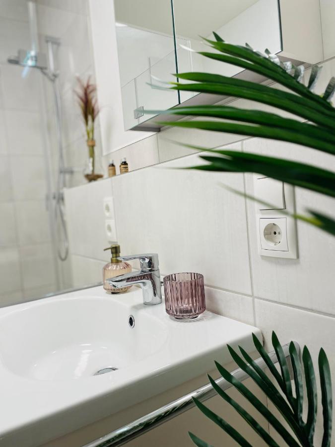 Klassen Stay - Exklusives Apartment Am Hbf - Kueche, Netflix, Kingsizebett Кобленц Экстерьер фото